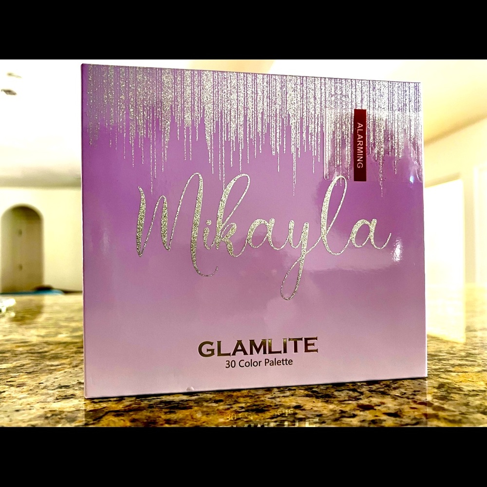 Brand new Glamlite Mikayla palette